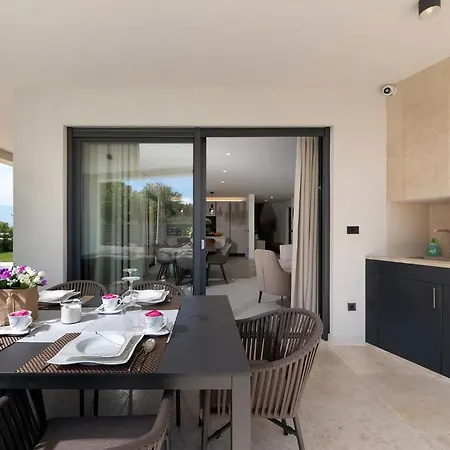 Luxurioese Perla Mit Pool Und Jacuzzi Feriehus Poreč