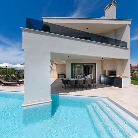 Σπίτι διακοπών Luxurioese Perla Mit Pool Und Jacuzzi
