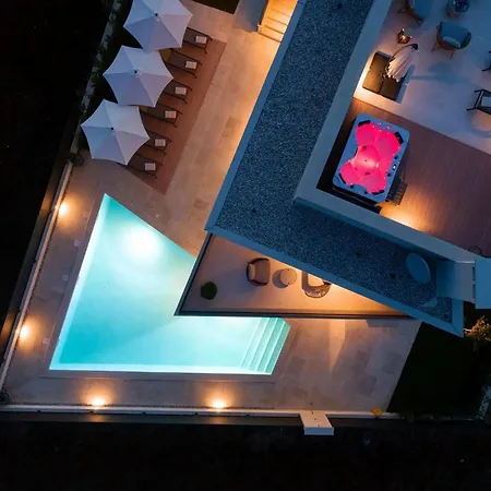 Luxurioese Perla Mit Pool Und Jacuzzi *