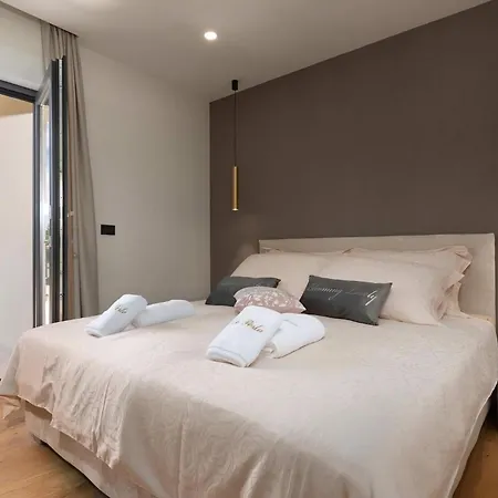 Luxurioese Perla Mit Pool Und Jacuzzi Feriehus