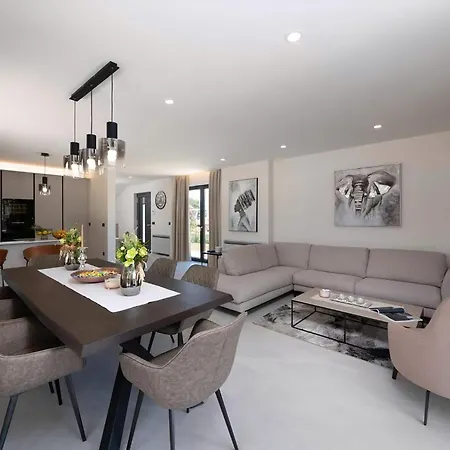 בית נופש Luxurioese Perla Mit Pool Und Jacuzzi