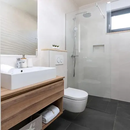 Nyaraló Luxurioese Perla Mit Pool Und Jacuzzi *